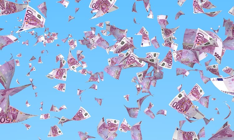 Police called after 50.000 euros in cash rains from the sky in Mainz