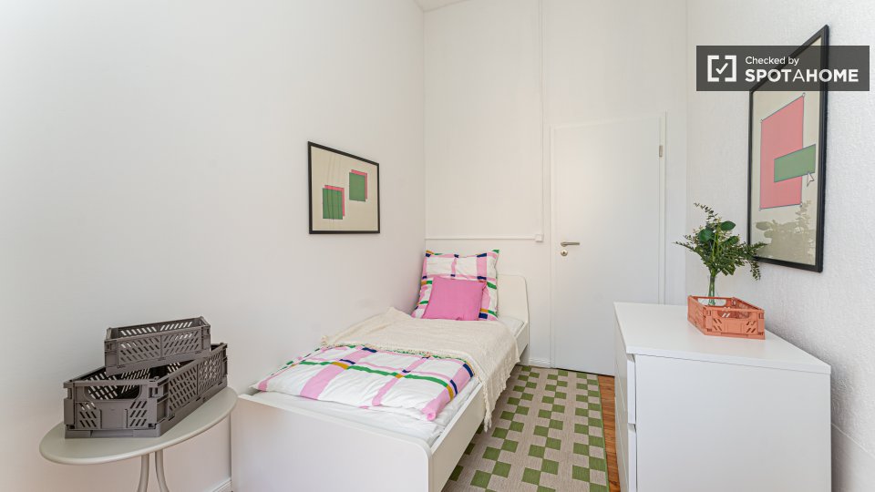 Room, HindenburgdammD, Berlin