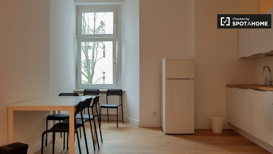 Room, Schulstraße, Berlin
