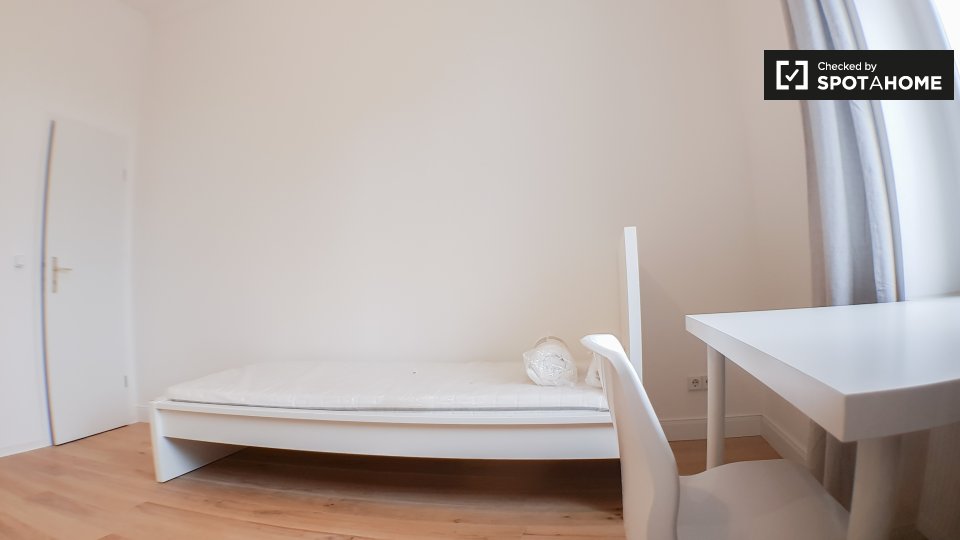 Room, Schulstraße, Berlin