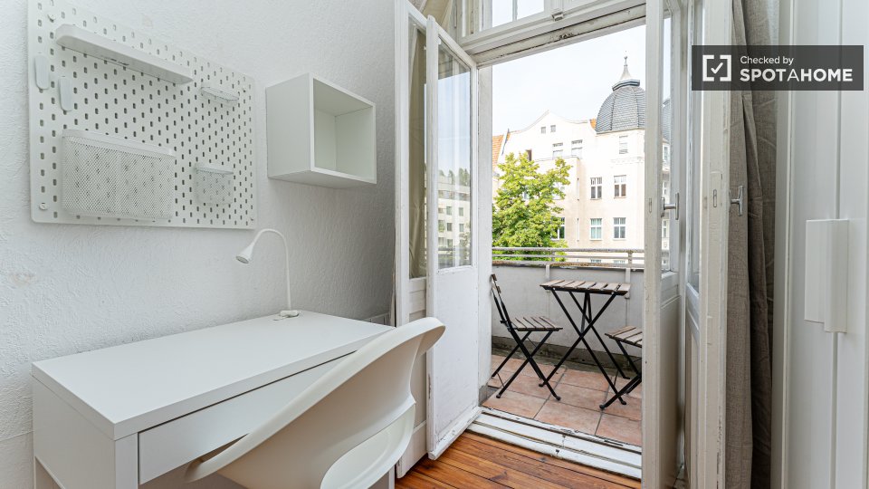 Room, HindenburgdammD, Berlin