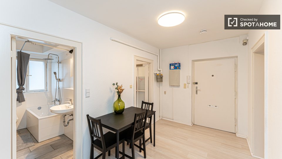 Room, Forckenbeckstraße, Berlin