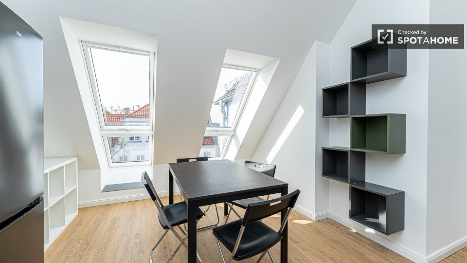 Room, Herthastraße, Berlin