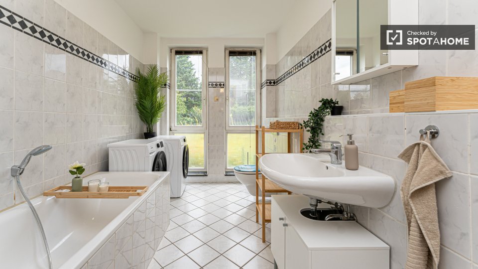 Room, Stromstraße, Berlin