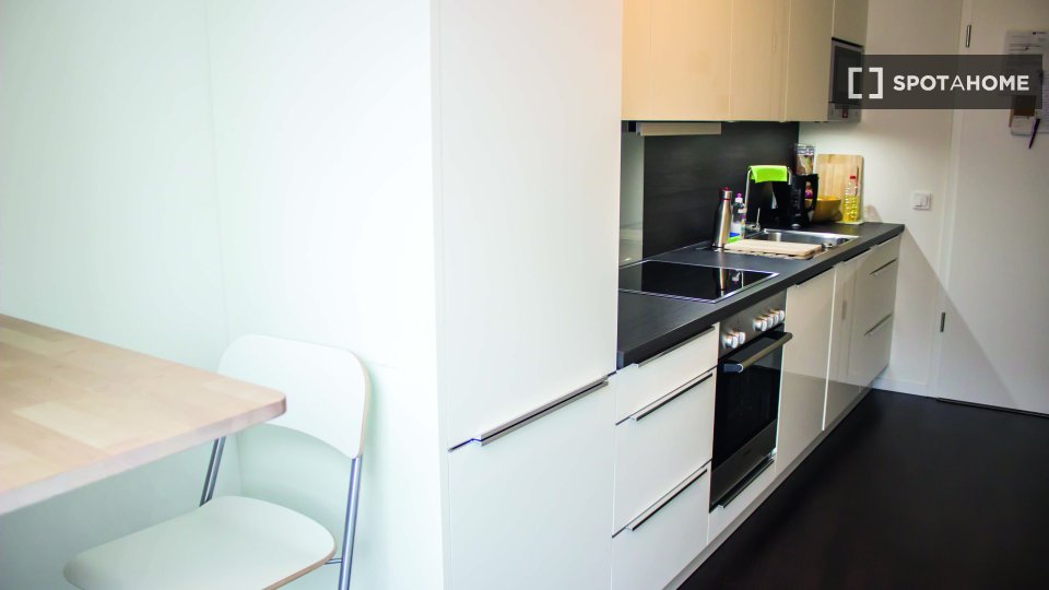 Room, Bernhard-Weiß-Straße-3, Berlin