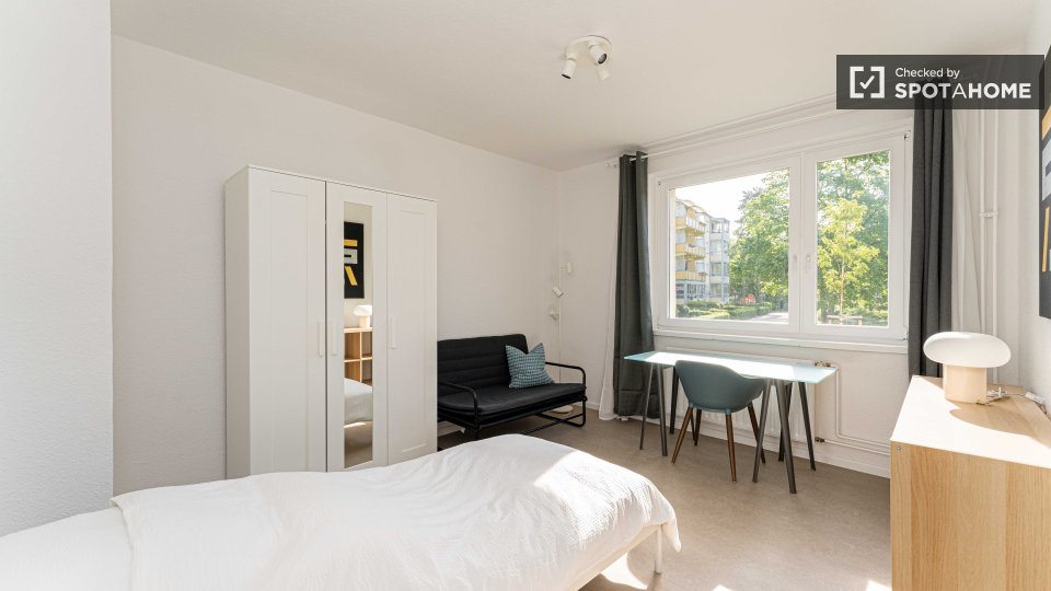Room, Neltestraße, Berlin