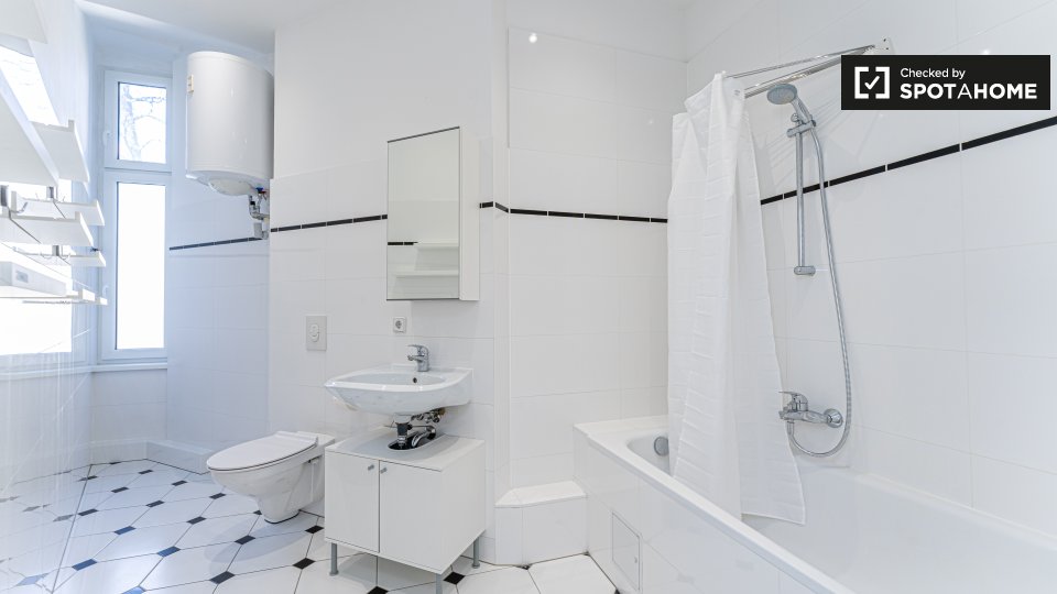 Room, Kaiser-Friedrich-Straße-50, Berlin