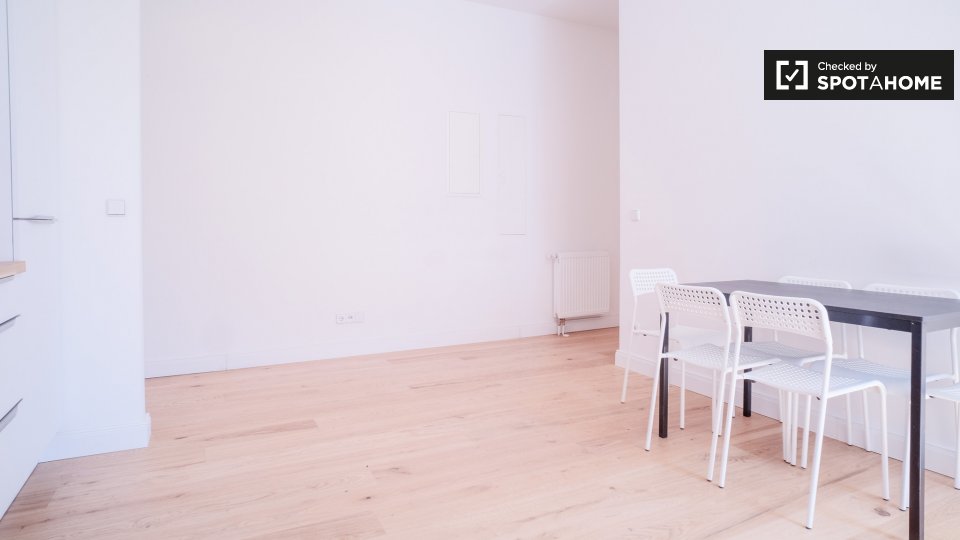 Room, Schulstraße, Berlin