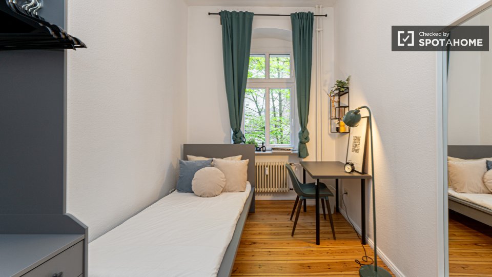 Room, Kottbusser Damm, Berlin