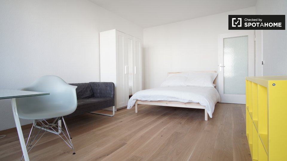 Room, Neltestraße, Berlin