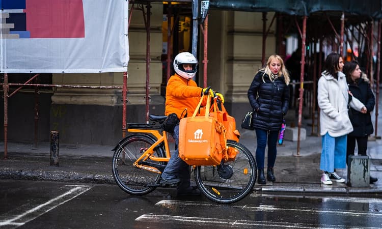 Germany’s Lieferando drivers receive winter bonus - of 50 cents per hour