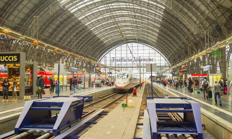 Frankfurt: Boy dies after being pushed in front of a train