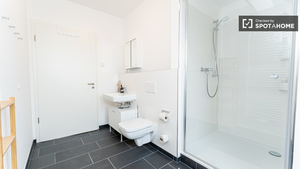 Room, Herthastraße, Berlin