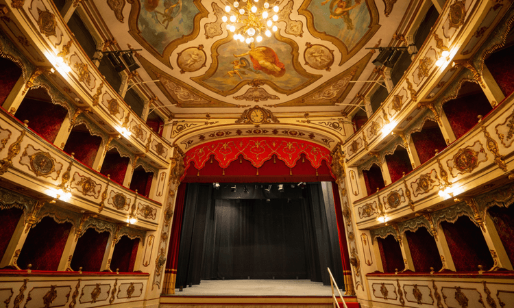 Berlin theatre offers on-stage sleepover in eBay auction