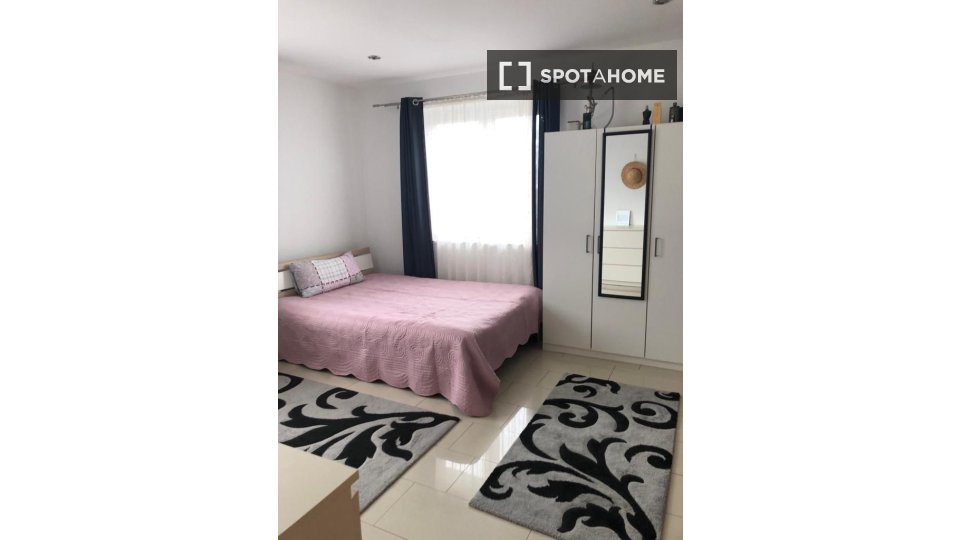 Room, Steinträgerweg, Berlin
