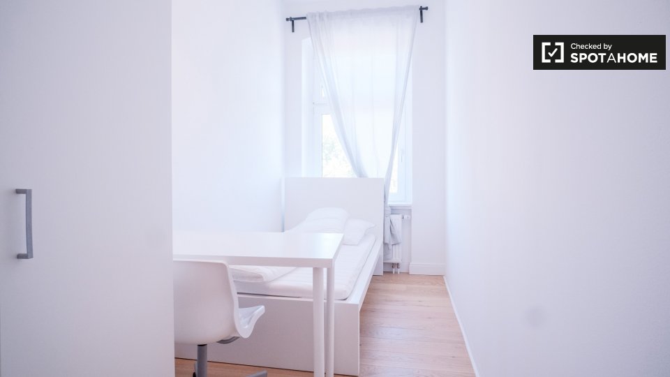 Room, Schulstraße, Berlin