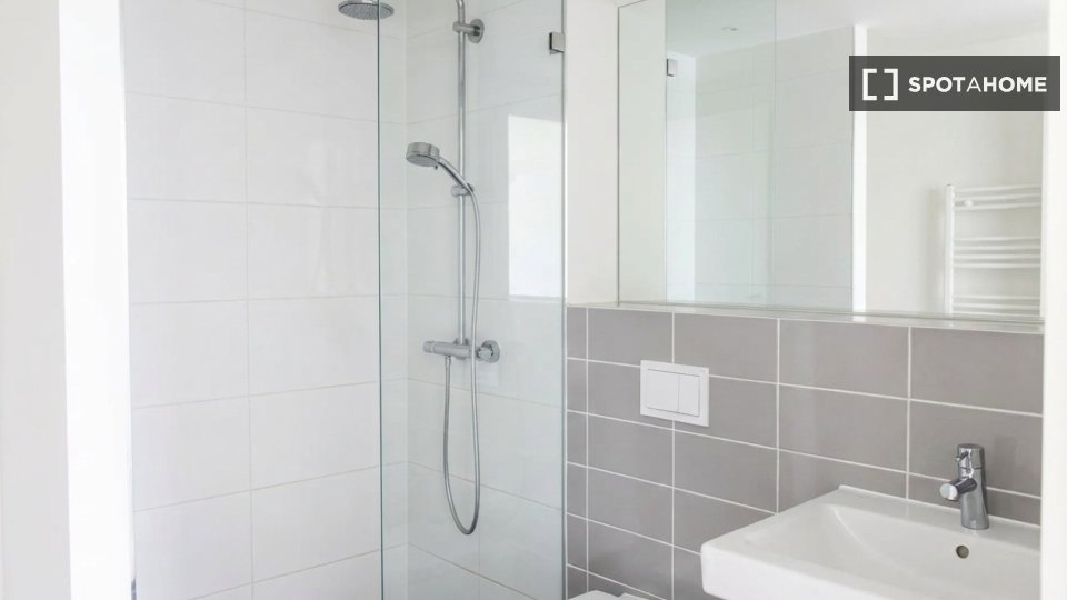 Room, Bernhard-Weiß-Straße-3, Berlin