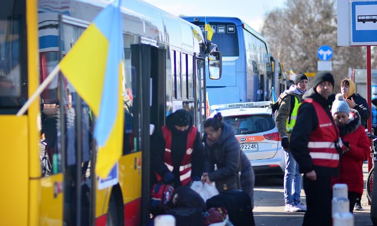 EU agrees to grant Ukrainian refugees immediate right to stay in bloc
