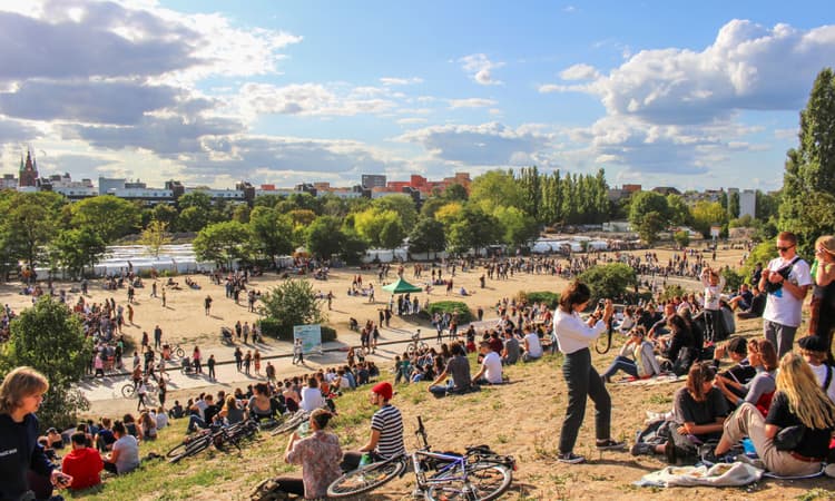 SPD Labour Minister plans 4-day workweek pilot project for Berlin