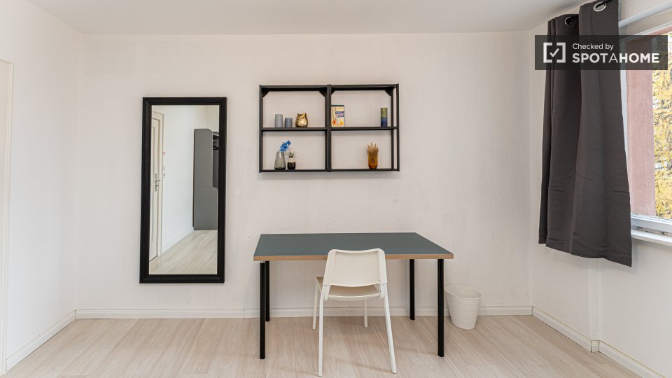 Room, Forckenbeckstraße, Berlin