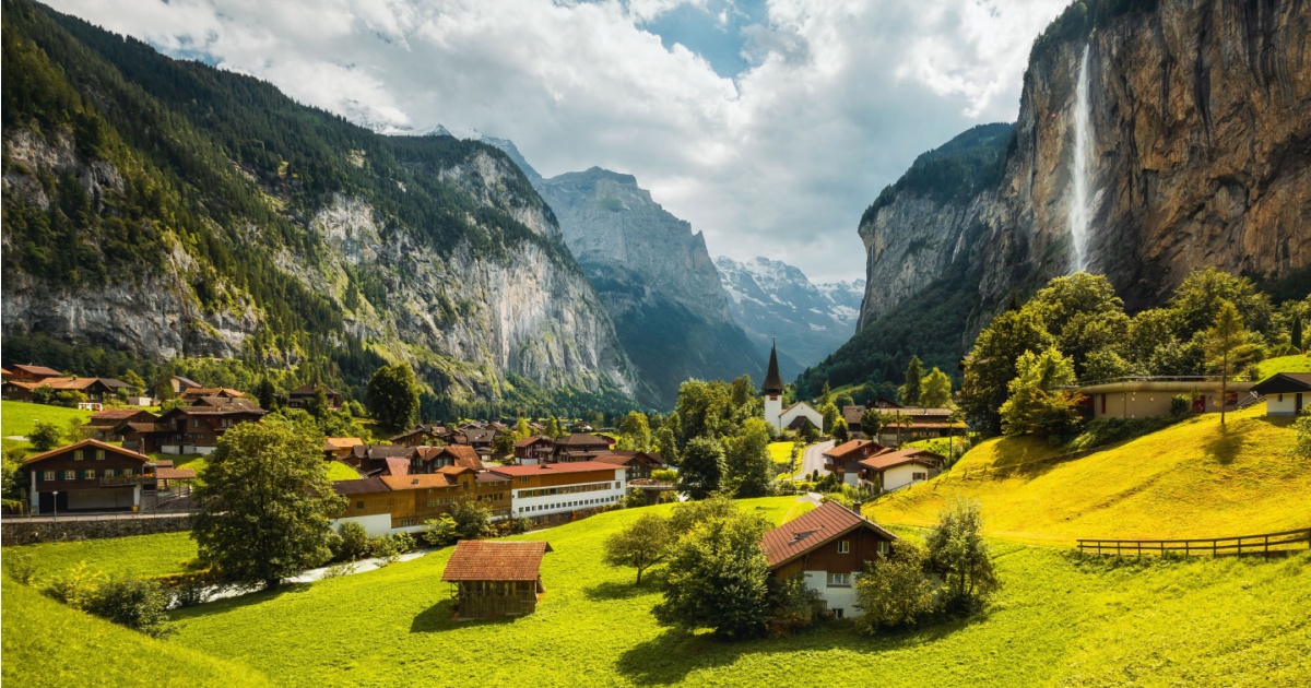Crossing the border: Understanding Switzerland’s complex customs process