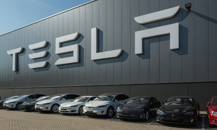 Tesla to build new car factory near Berlin - up to 10.000 new jobs