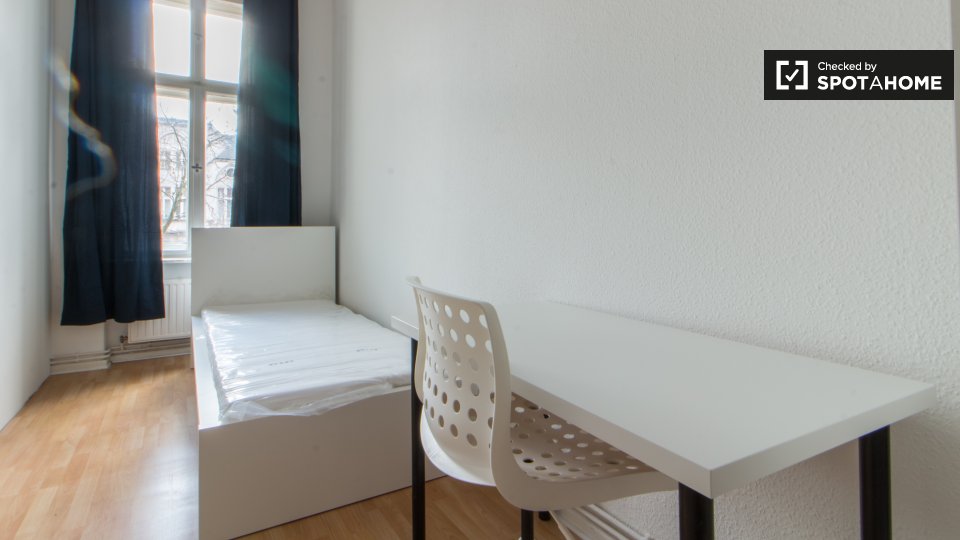 Room, Rheinstraße, Berlin