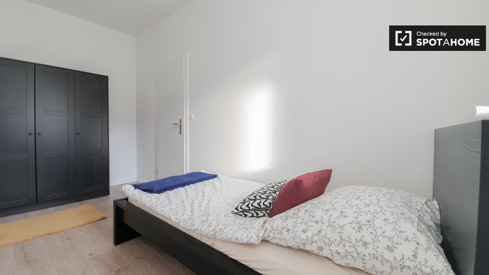 Room, Perleberger Str., Berlin