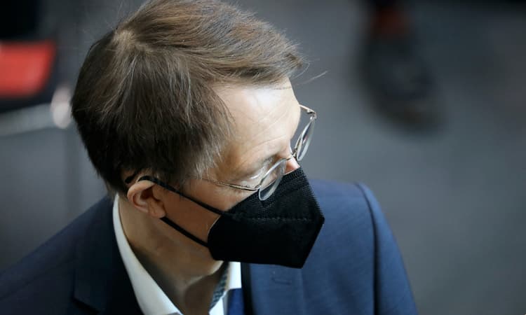 Masks and tests: German Health Ministry unveils autumn COVID strategy