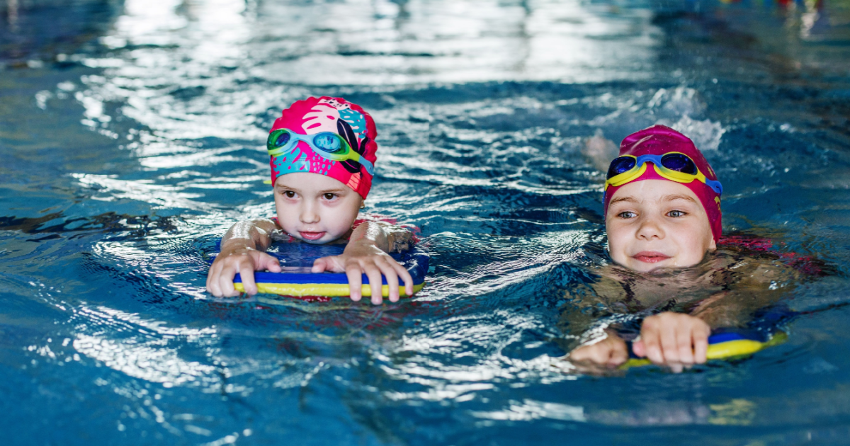 Children in Vaud learning to swim in mobile pool inside a lorry