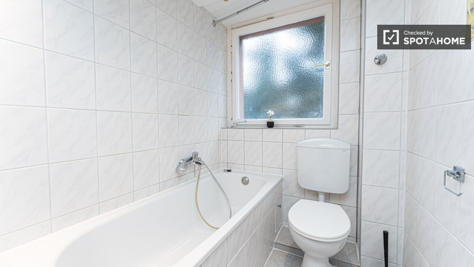 Room, Forckenbeckstraße, Berlin