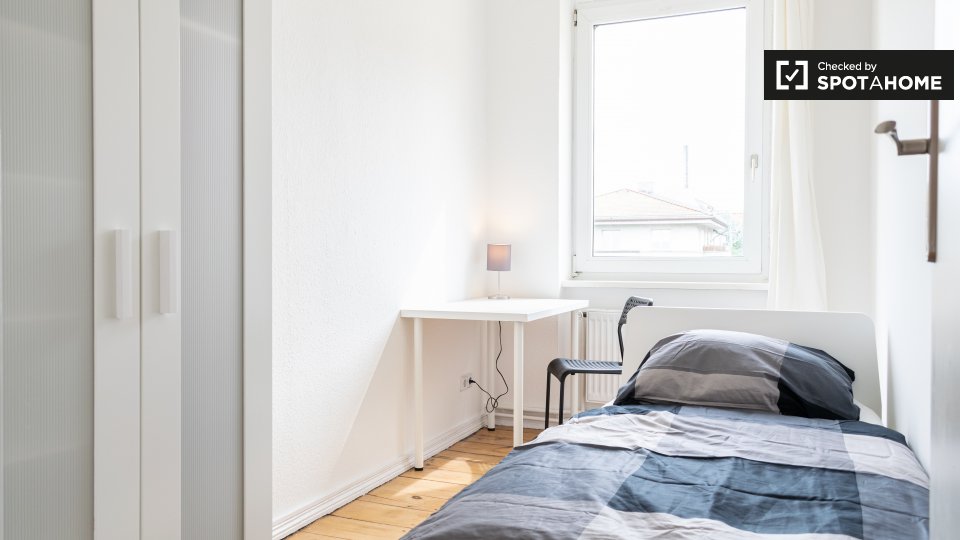 Room, Plönzeile, Berlin