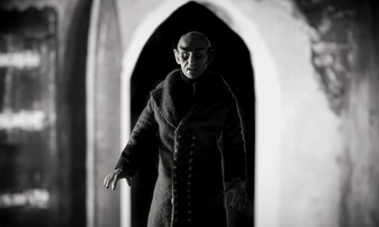 Blood donors offered free entry to Berlin vampire exhibition