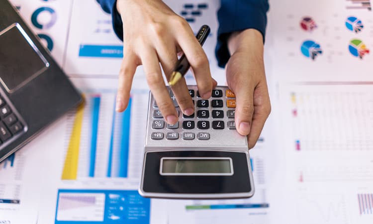 Share your experience of expat life in Germany to get free financial advice