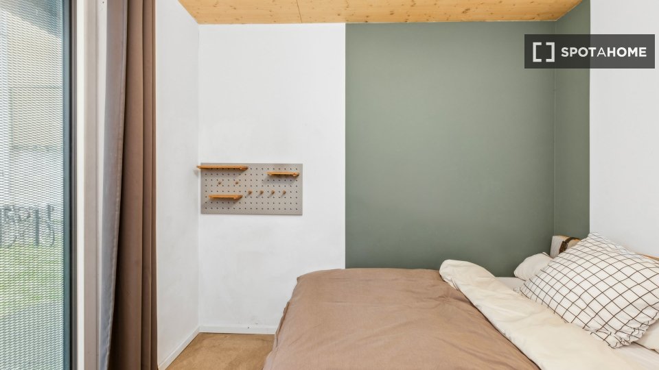 Room, MüllerstraßeA, Berlin