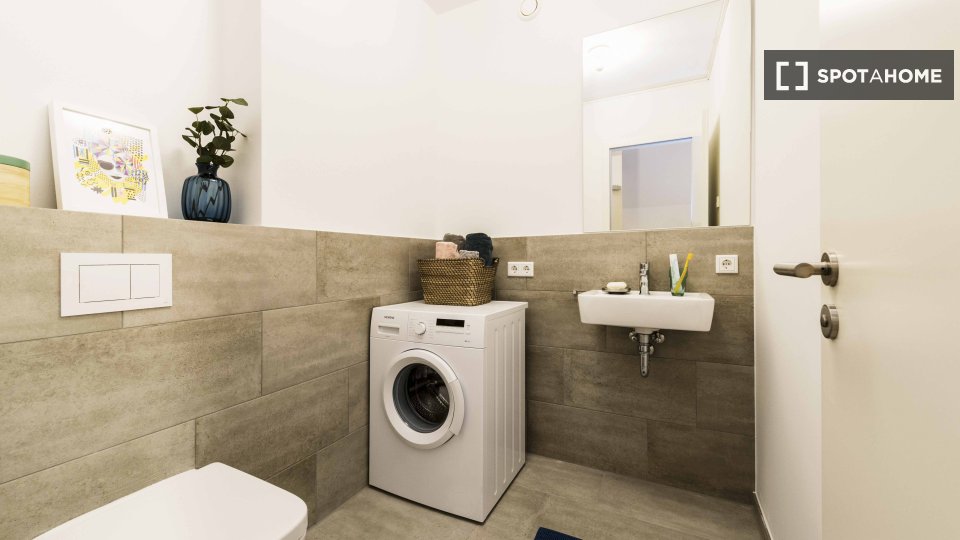 Room, Klara-Franke-Straße-28, Berlin