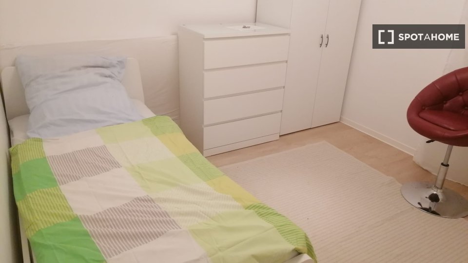 Room, Senftenberger Straße, Berlin