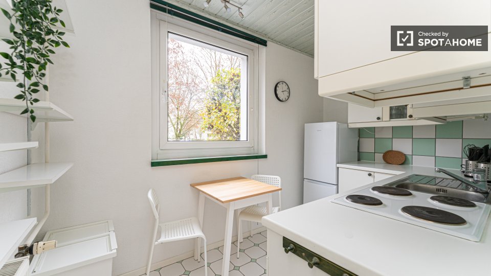 Room, Am Schlangenfenn, Berlin
