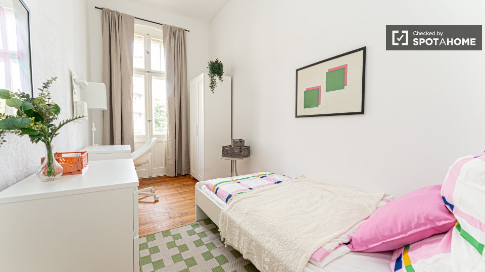 Room, HindenburgdammD, Berlin