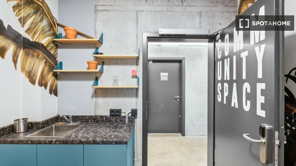 Room, MüllerstraßeA, Berlin