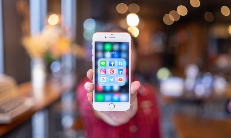 People in Germany paying too much for mobile internet, say consumer advocates