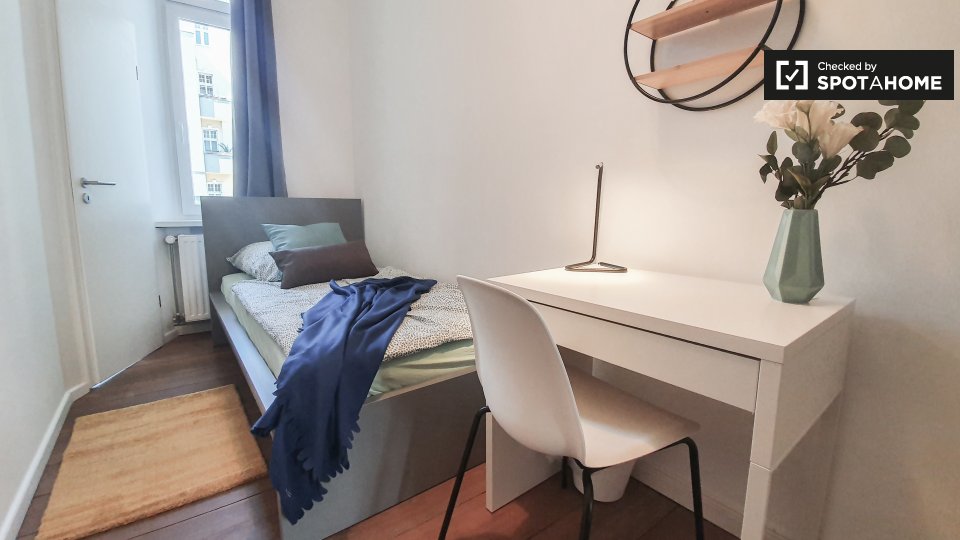 Room, Weimarische Str., Berlin