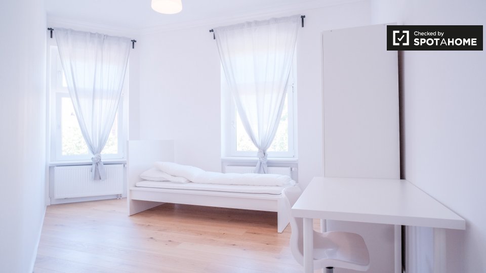 Room, Schulstraße, Berlin