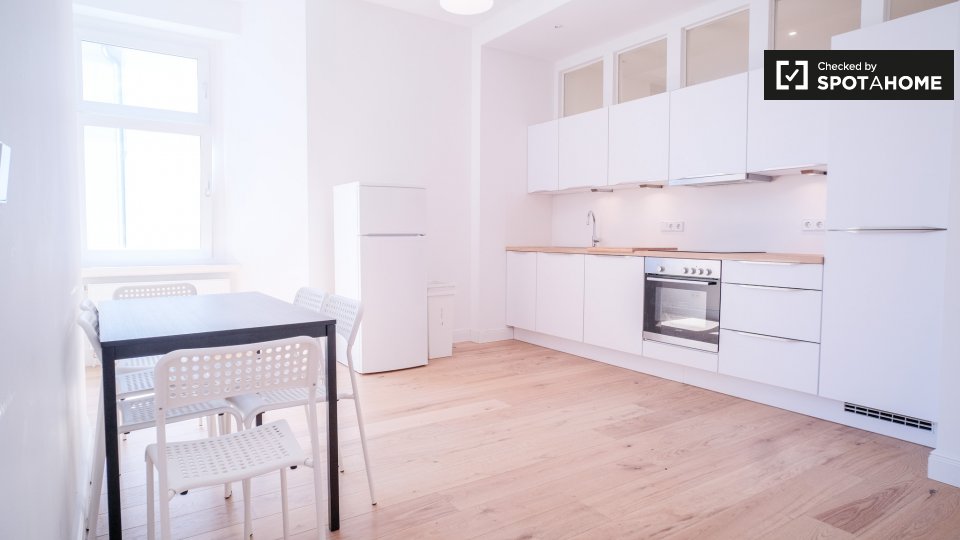 Room, Schulstraße, Berlin