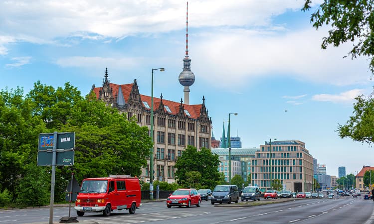Initiative for car-free Berlin city centre declared unworkable by Senate