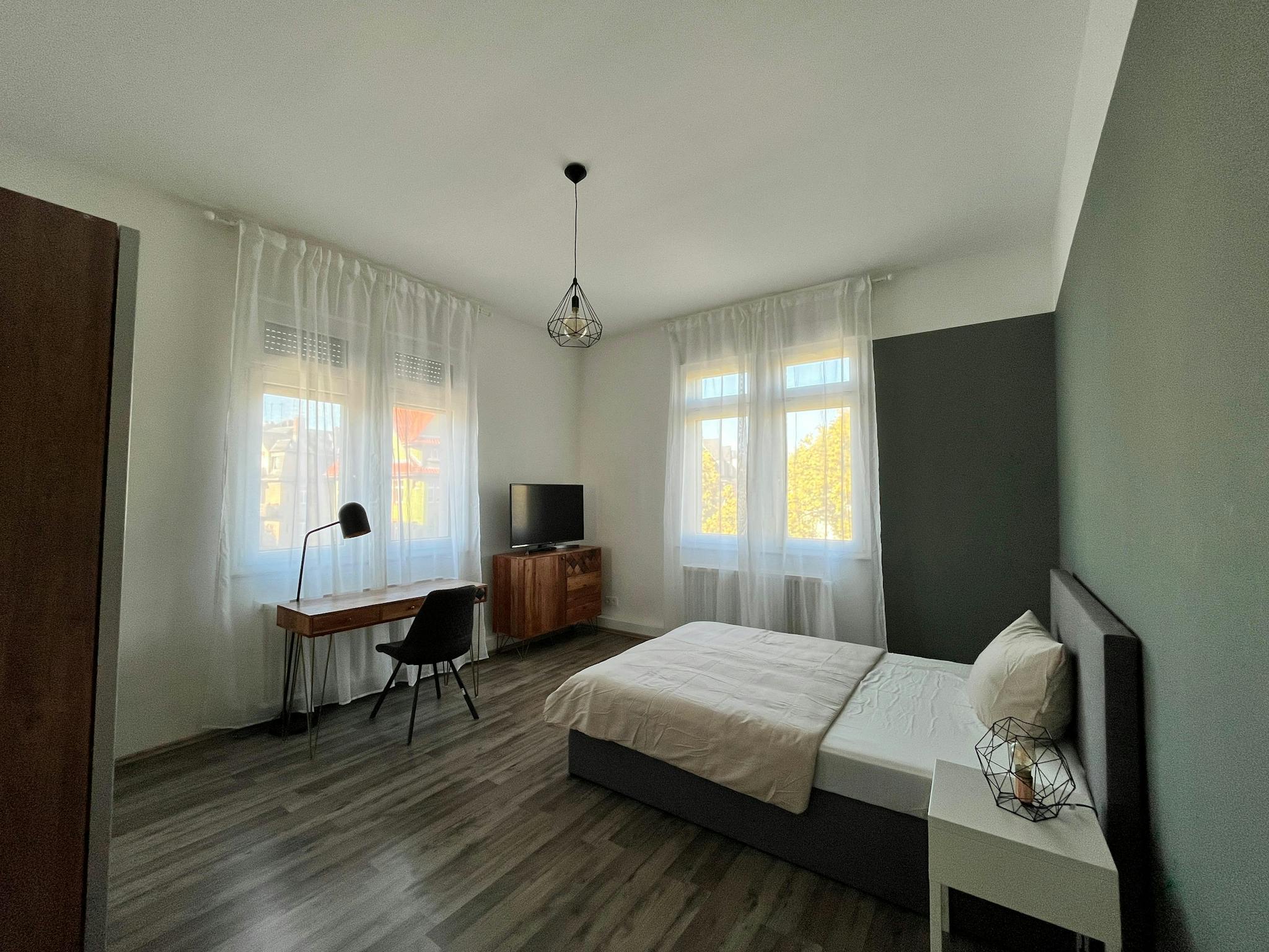 Apartment, Saalburgallee, Frankfurt