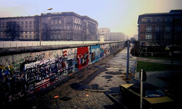 [Video] The rise and fall of the Berlin wall