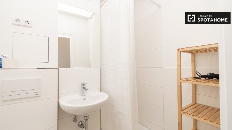 Room, Neltestraße, Berlin