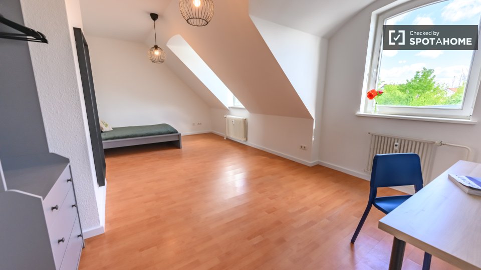 Room, Buckower Damm, Berlin