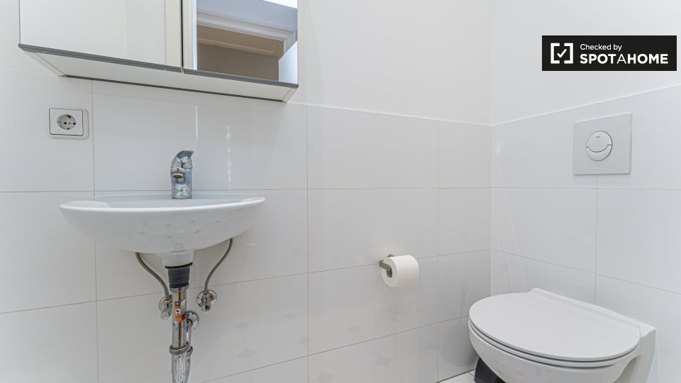 Room, Kaiser-Friedrich-Straße-50, Berlin
